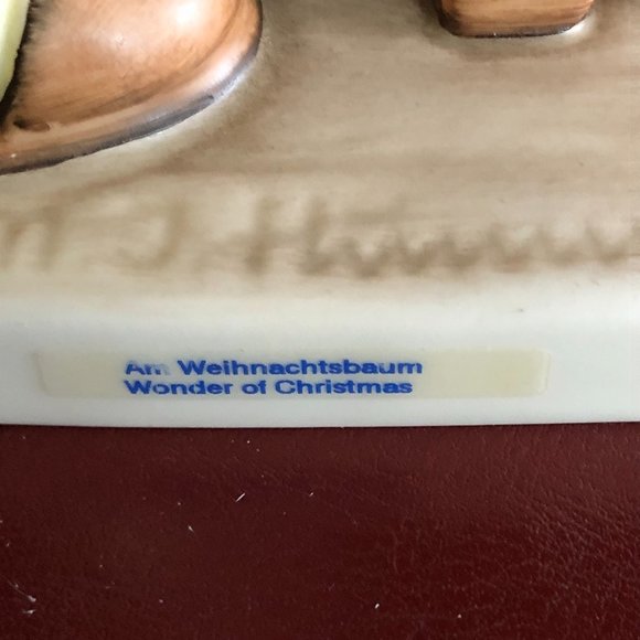Hummel " Wonder of Christmas" 2015 Figurine - Picture 5 of 6